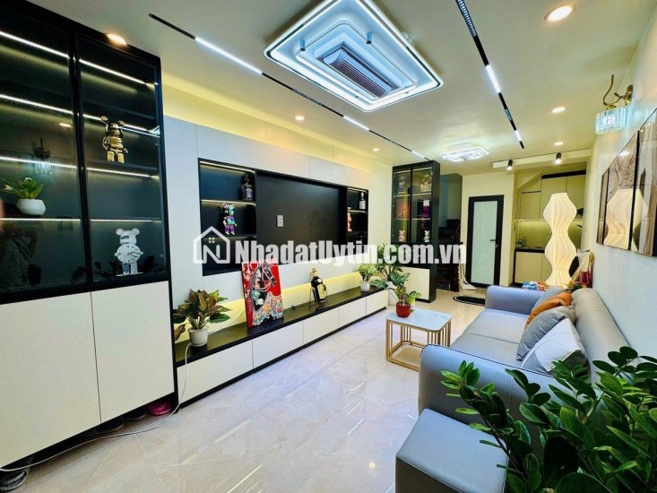 NHÀ 30M - TRUNG TÂM QUẬN HAI BÀ TRƯNG- SÁT PHỐ CỔ - CHỈ 150M RA MẶT PHỐ TRẦN KHÁT CHÂN - 5 TẦNG 3 NGỦ - FULL NỘI THẤT ĐẸP LONG LANH. GIÁ 7,9 tỷ