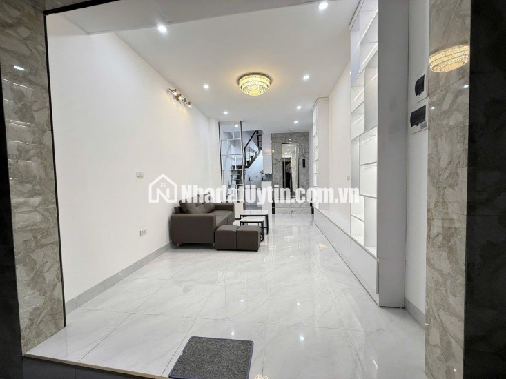 HIẾM !!! NHÀ MỚI ĐẸP Ở NGAY-THANG MÁY NHẬP KHẨU -NGÕ THÔNG THOÁNG BA GÁC TRÁNH-BA BƯỚC CHÂN RA MẶT PHỐ. GIÁ 9.9 TỶ 