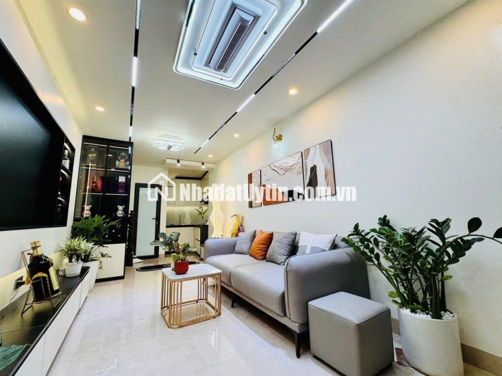 NHÀ 30M - TRUNG TÂM QUẬN HAI BÀ TRƯNG- SÁT PHỐ CỔ - CHỈ 150M RA MẶT PHỐ TRẦN KHÁT CHÂN - 5 TẦNG 3 NGỦ - FULL NỘI THẤT ĐẸP LONG LANH. GIÁ 7,9 tỷ