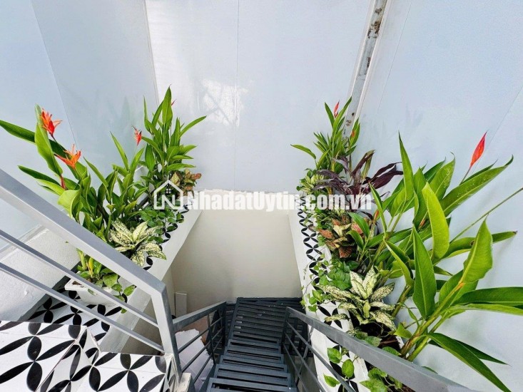 NHÀ 30M - TRUNG TÂM QUẬN HAI BÀ TRƯNG- SÁT PHỐ CỔ - CHỈ 150M RA MẶT PHỐ TRẦN KHÁT CHÂN - 5 TẦNG 3 NGỦ - FULL NỘI THẤT ĐẸP LONG LANH. GIÁ 7,9 tỷ