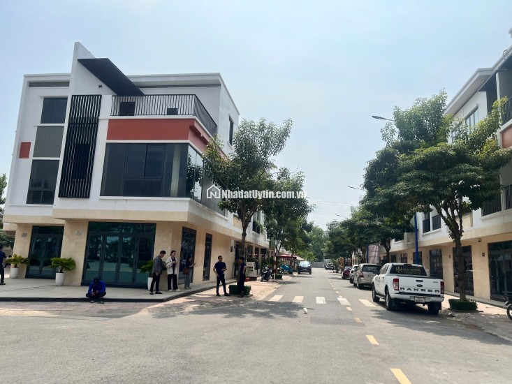 NHÀ PHỐ SỔ SẴN COMPOUND CAO CẤP TP.HCM - 15 phút tới AEON MALL: 3,2 TỶ. Vũ 0933910039
