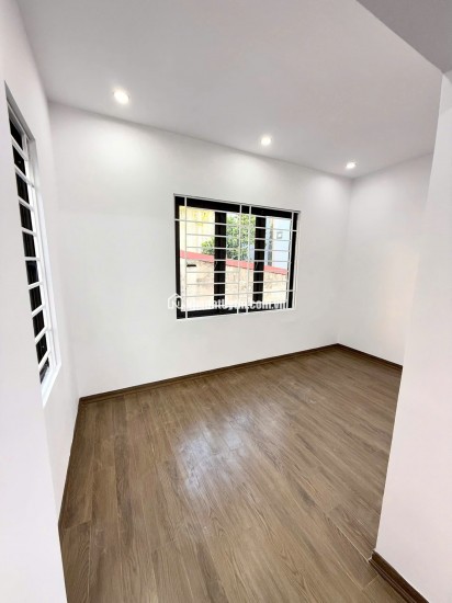 Bán nhà phố miếu hai xã, 3 mặt thoáng