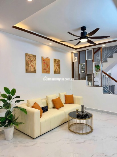 Bán nhà phố miếu hai xã, 3 mặt thoáng