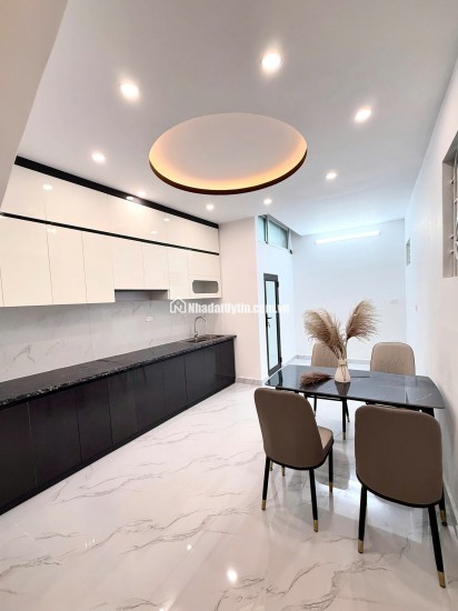 Bán nhà phố miếu hai xã, 3 mặt thoáng