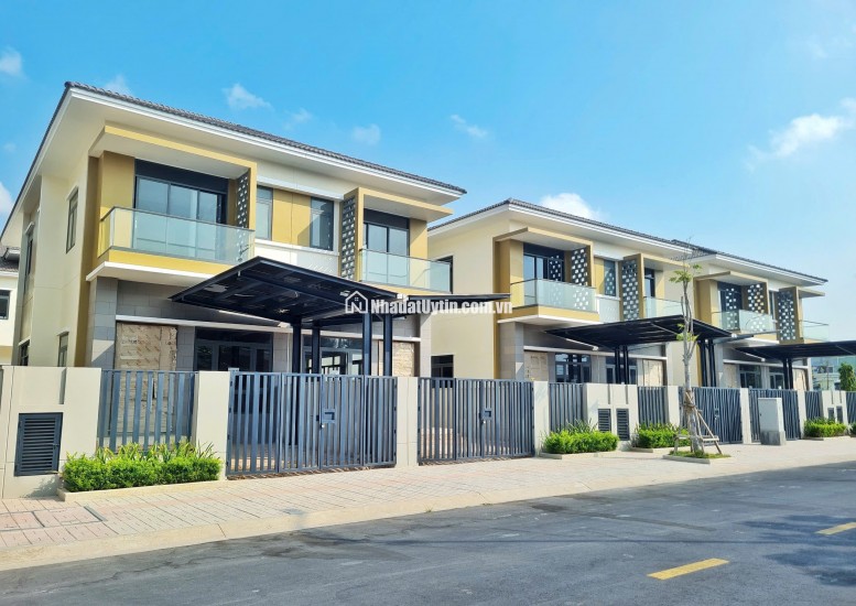 CHỈ 6.8 TỶ CÓ NGAY CĂN BIỆT THỰ 250M2 VIEW SUỐI TRONG KCN VSIP 2, LH:0937995558.