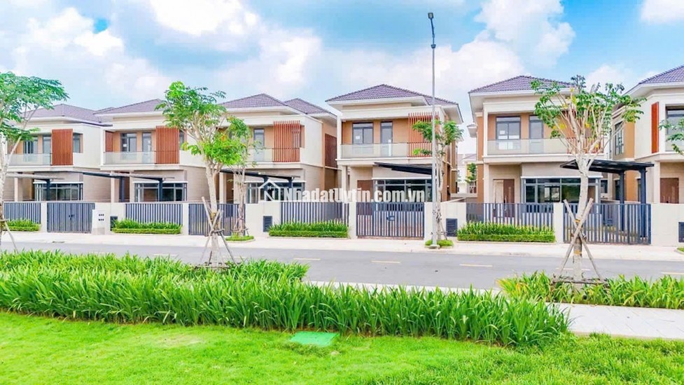 CHỈ 6.8 TỶ CÓ NGAY CĂN BIỆT THỰ 250M2 VIEW SUỐI TRONG KCN VSIP 2, LH:0937995558.