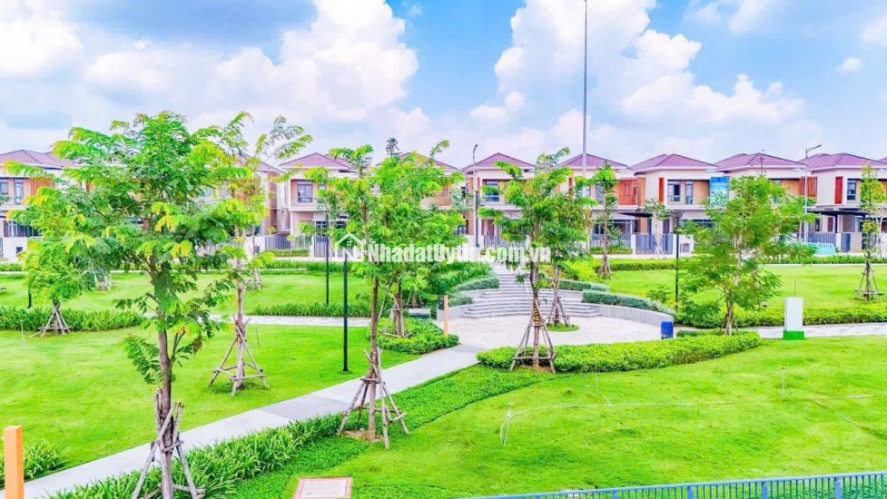 CHỈ 6.8 TỶ CÓ NGAY CĂN BIỆT THỰ 250M2 VIEW SUỐI TRONG KCN VSIP 2, LH:0937995558.