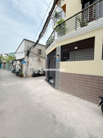 NHÀ GÓC 2 MẶT TIỀN – VỊ TRÍ SIÊU ĐẸP – 9.6 TỶ - HH 1% NHỜ ACE GIỚI THIỆU. LH:0938288389.