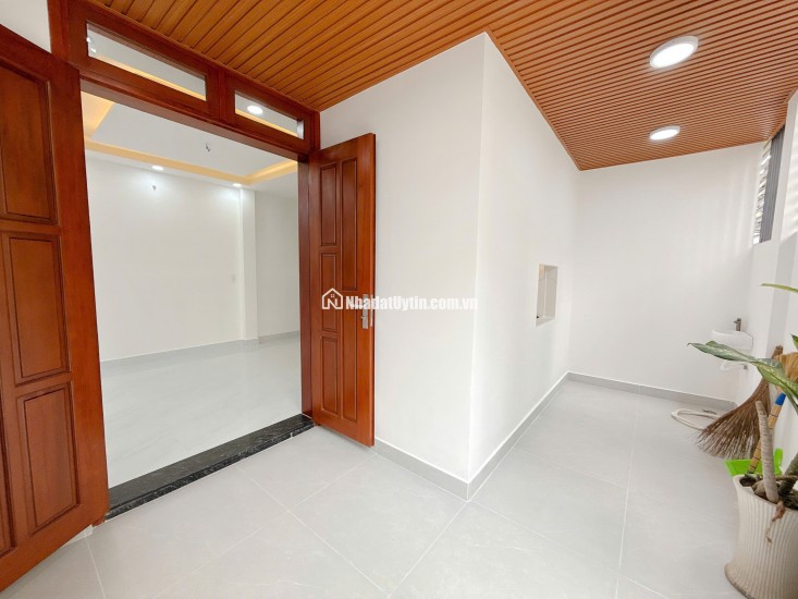 NHÀ GÓC 2 MẶT TIỀN – VỊ TRÍ SIÊU ĐẸP – 9.6 TỶ - HH 1% NHỜ ACE GIỚI THIỆU. LH:0938288389.
