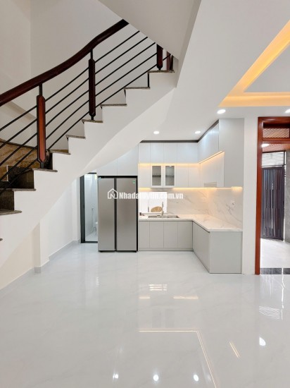 NHÀ GÓC 2 MẶT TIỀN – VỊ TRÍ SIÊU ĐẸP – 9.6 TỶ - HH 1% NHỜ ACE GIỚI THIỆU. LH:0938288389.