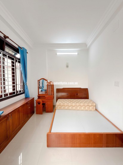 NHÀ GÓC 2 MẶT TIỀN – VỊ TRÍ SIÊU ĐẸP – 9.6 TỶ - HH 1% NHỜ ACE GIỚI THIỆU. LH:0938288389.