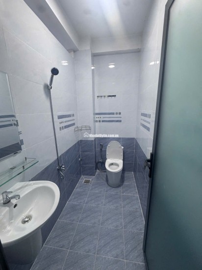 CHO THUÊ PHÒNG TRỌ MẶT TIỀN ĐƯỜNG ĐẶNG CHẤT P2 Q8. LH:0949757339