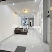  HIẾM !!! NHÀ MỚI ĐẸP Ở NGAY-THANG MÁY NHẬP KHẨU -NGÕ THÔNG THOÁNG BA GÁC TRÁNH-BA BƯỚC CHÂN RA MẶT PHỐ. GIÁ 9.9 TỶ 