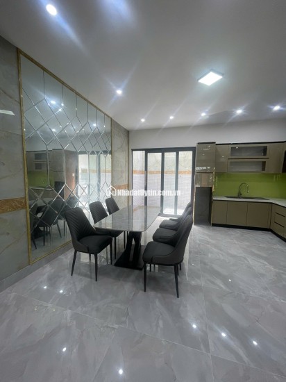 NHÀ SHR 1 TRỆT 2 LẦU LIỀN KỀ VINHOMES HÓC MÔN