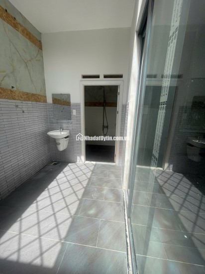 NHÀ SHR 1 TRỆT 2 LẦU LIỀN KỀ VINHOMES HÓC MÔN