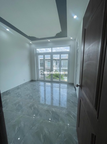 NHÀ SHR 1 TRỆT 2 LẦU LIỀN KỀ VINHOMES HÓC MÔN