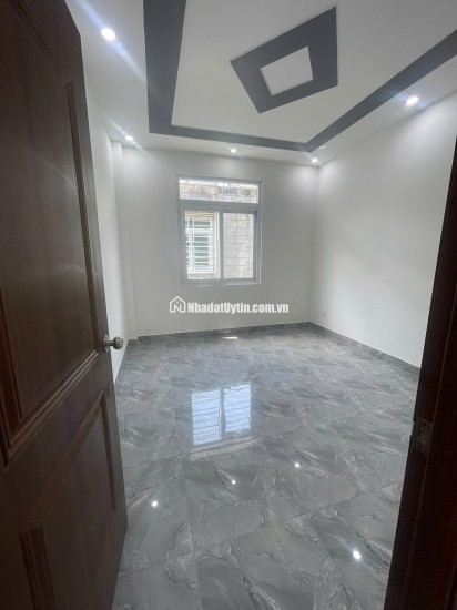 NHÀ SHR 1 TRỆT 2 LẦU LIỀN KỀ VINHOMES HÓC MÔN