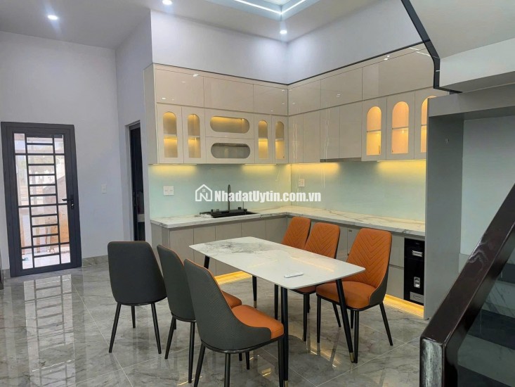 Bán nhà khu dân cư Vsip3 Tân Uyên Bình Dương 1 trệt 1 lầu 3PN 3WC - đường nhựa 12m