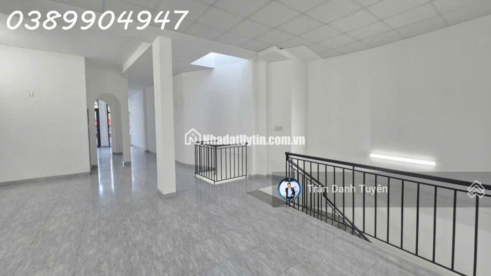 Bán siêu phẩm nhà đẹp căn góc vòng xoay đầu tư kinh doanh