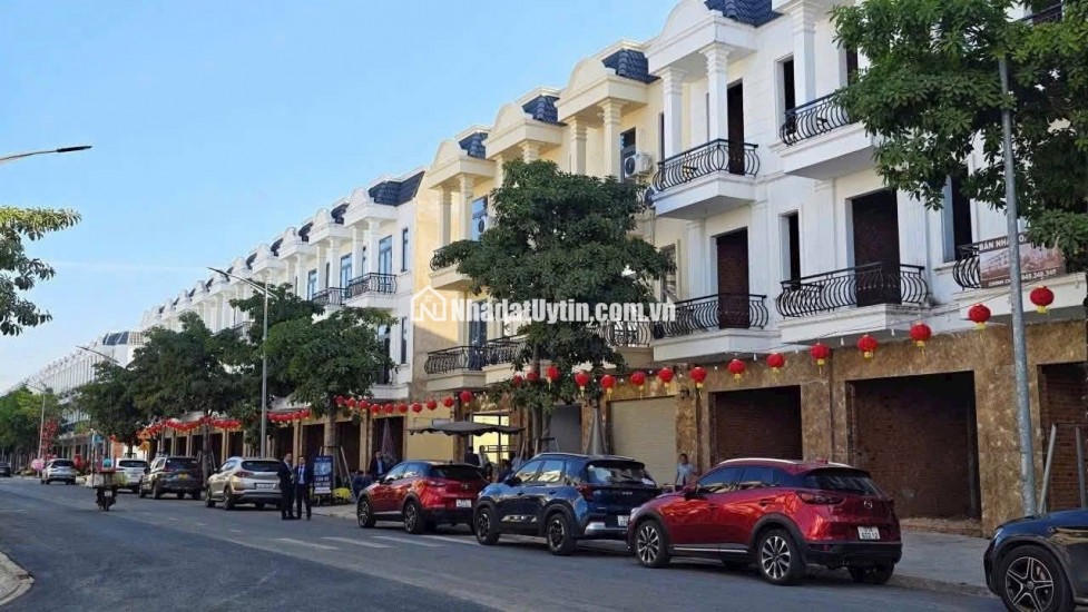Bán nhà khu dân cư Vsip3 Tân Uyên Bình Dương 1 trệt 1 lầu 3PN 3WC - đường nhựa 12m