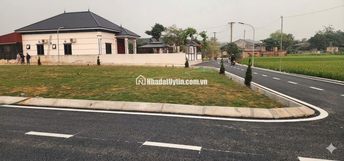 Bán gấp lô đất hơn 200t mặt đường nhựa ápfan tại Lạc Thủy Hòa Bình
