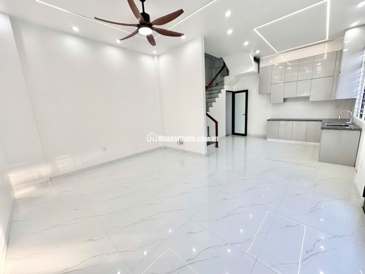 Nhà Đồng Hoà Kiến An ô tô đỗ cửa 4 tầng giá chỉ 3,05 tỷ ngay trung tâm