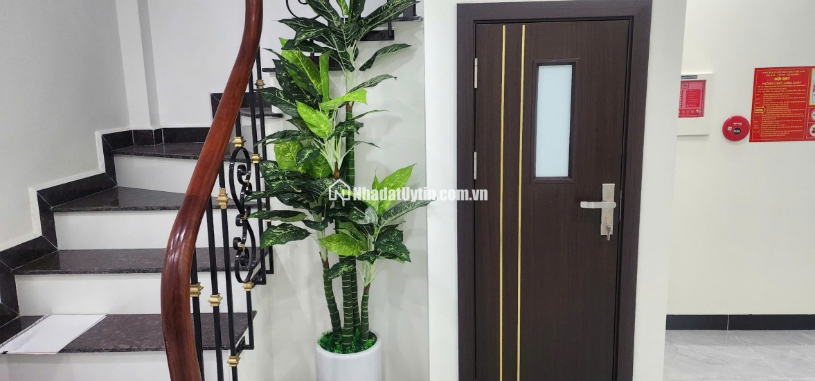 BÁN NHÀ 7 TẦNG, GÓC 3 MẶT ĐƯỜNG, SỐ 4 NGÕ 521 NGUYỄN TRÃI. LH:0393111533 HOẶC 0934306688.