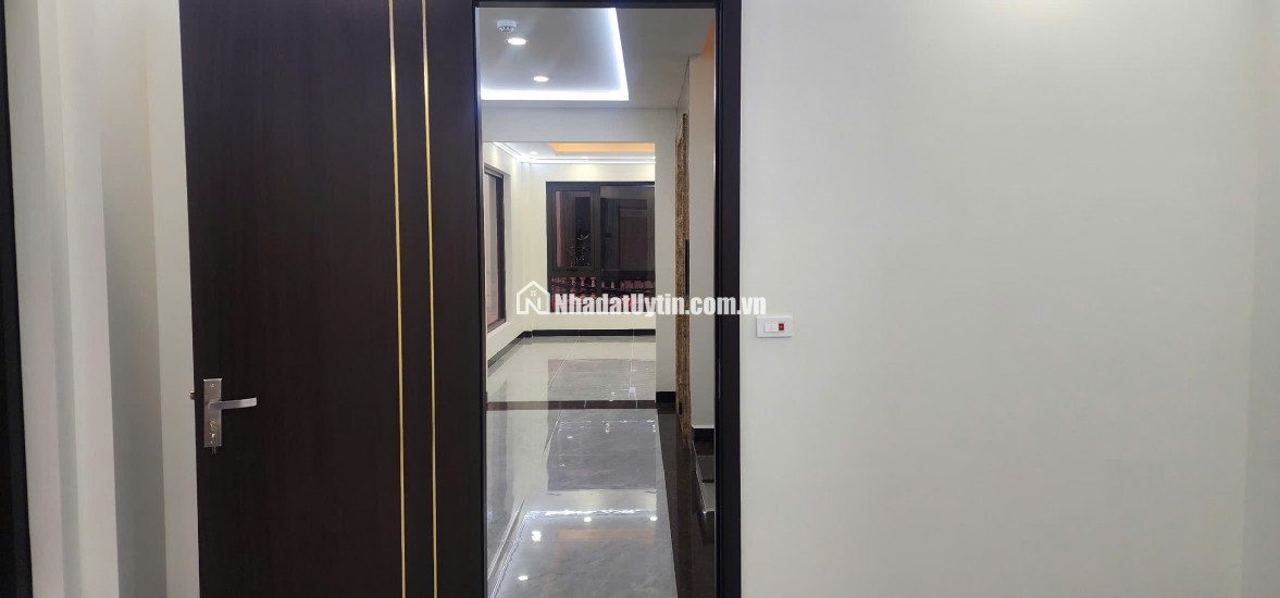 BÁN NHÀ 7 TẦNG, GÓC 3 MẶT ĐƯỜNG, SỐ 4 NGÕ 521 NGUYỄN TRÃI. LH:0393111533 HOẶC 0934306688.