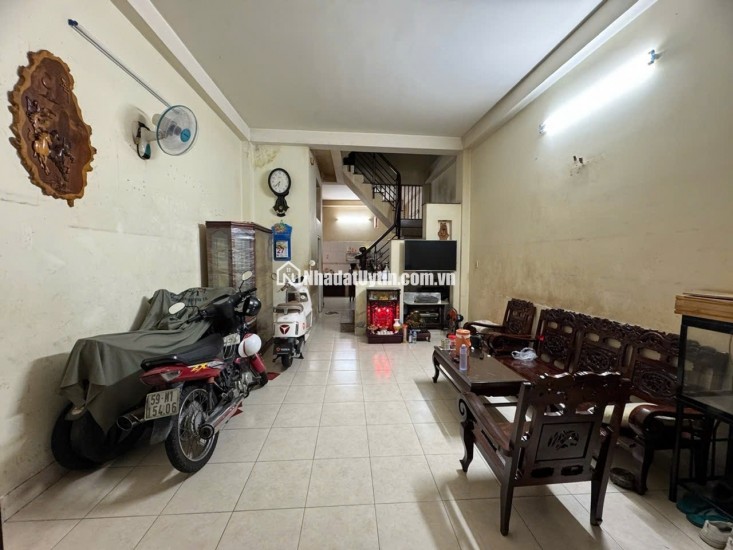 Bán nhà Lạc Long Quân hẻm xe hơi, 60m2, 4 tầng BTCT, giá 8,9tỷ