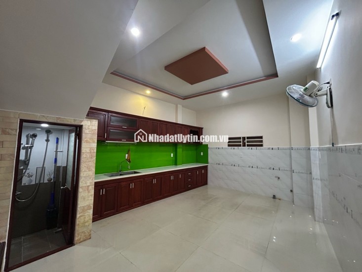 Cần bán gấp nhà mặt phố tại khu vực Nguyễn Công Hoan