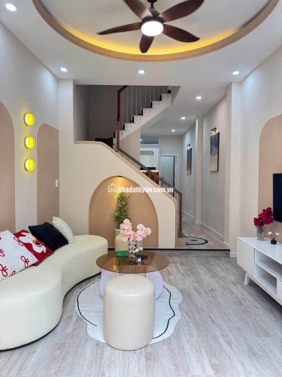 Nhà 2 tầng đường Hải Phòng - trục hướng biển cực đẹp