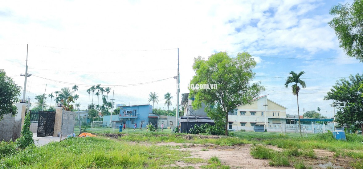 Bán đất tặng nhà đang cho thu nhập ổn định. diện tích lớn.